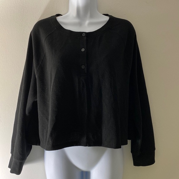 Victoria’s Secret | Short Black Raglan Sleeve Knit Top - Picture 1 of 9